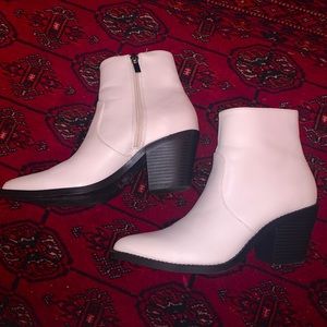 White heeled ankle boots / booties